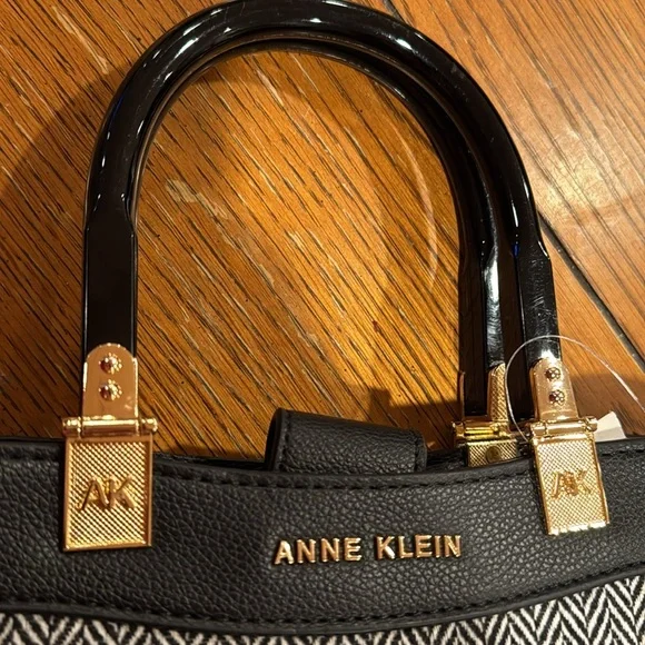 Ann Klein, black and￼‎ white argyle purse, leather and gold hardware handbag - Picture 3 of 8